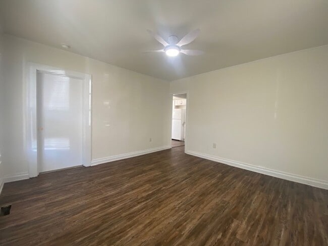 Building Photo - 1/2 MO/OFF SPECIAL - 3 bed/2 bath with yard work included