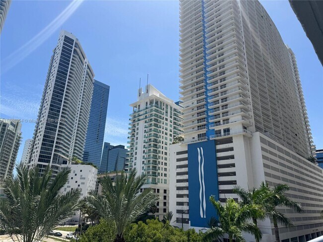 Building Photo - 1155 Brickell Bay Dr