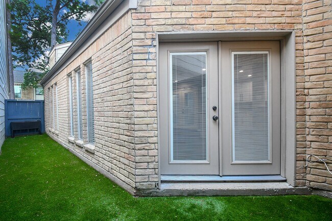 Building Photo - 12625 Memorial Dr