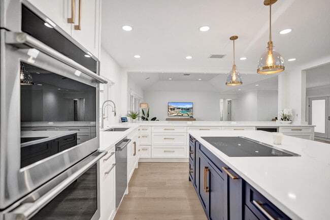 Building Photo - 885 Nafa Dr