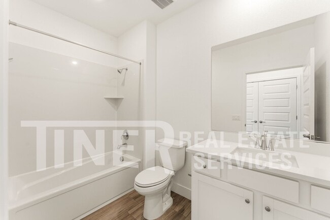 Building Photo - 2231 Oswego St