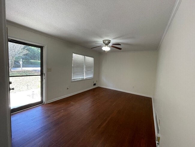 Building Photo - **PRELEASING**130 Derby Street | 3 BED 1.5 BATH CLOSE TO CAMPUS