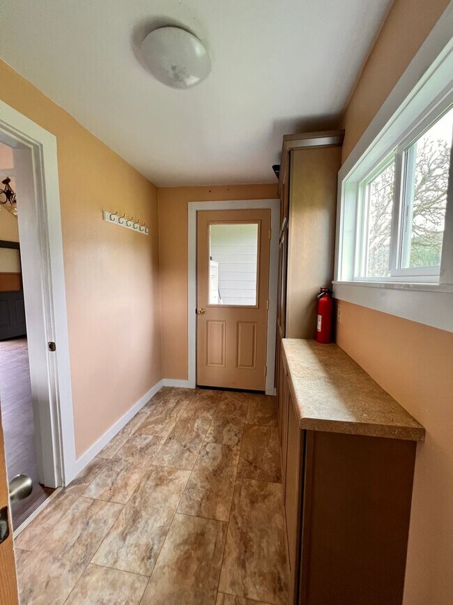 Building Photo - 98382 Sitkum Ln