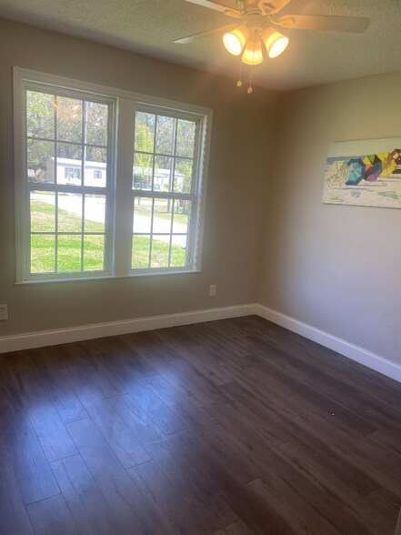Building Photo - 179 Oyster Rd