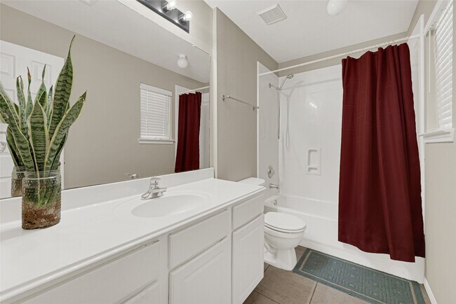 Building Photo - 8123 Solara Bend Ct
