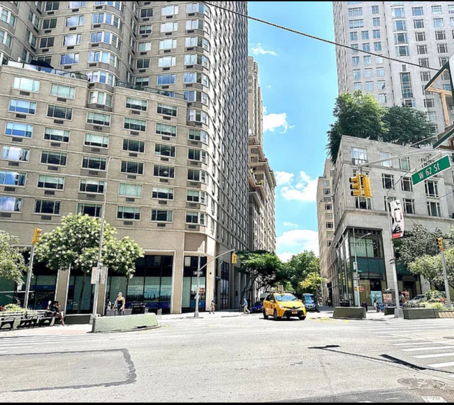 Building Photo - 62 W 62nd St