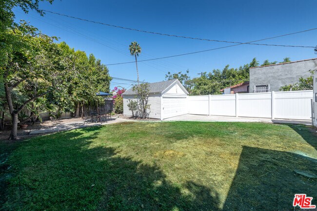 Building Photo - 319 S Orange Dr