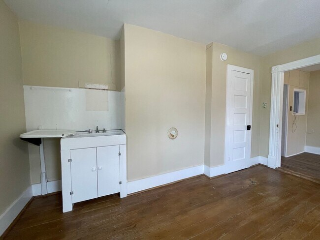 Building Photo - Lawrenceville Home with Lots of Charm and Space