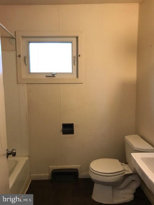 Building Photo - 132 E Maple Grove Rd