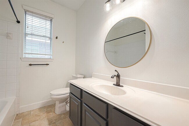 Building Photo - 23759 River Pl Dr