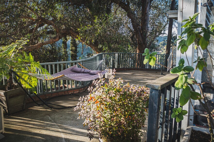 Building Photo - 2050 Cyprean Dr