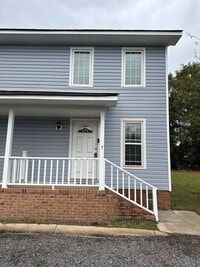 Building Photo - Ready To View!!! Great Location!!!!  Just minutes from the airport!