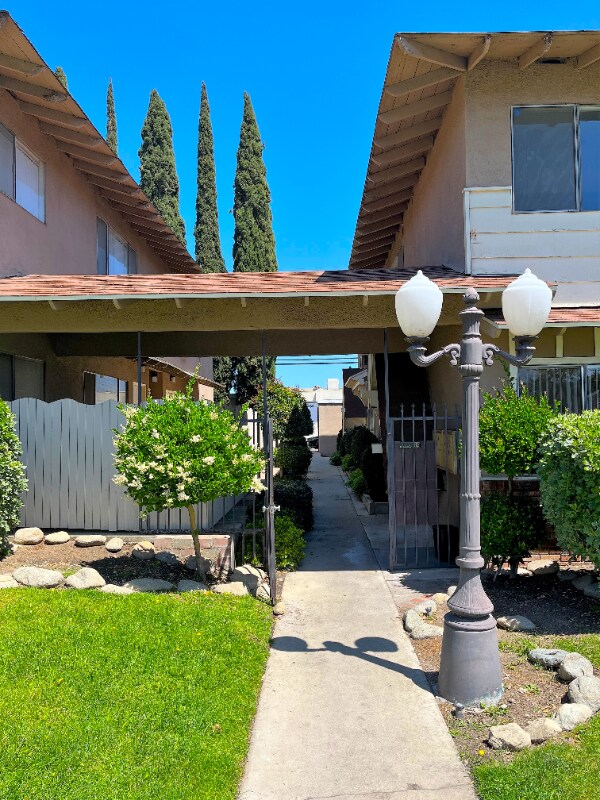 Building Photo - 538 Silverwood Ave