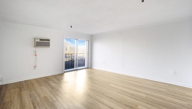 Building Photo - 115 W Squantum St