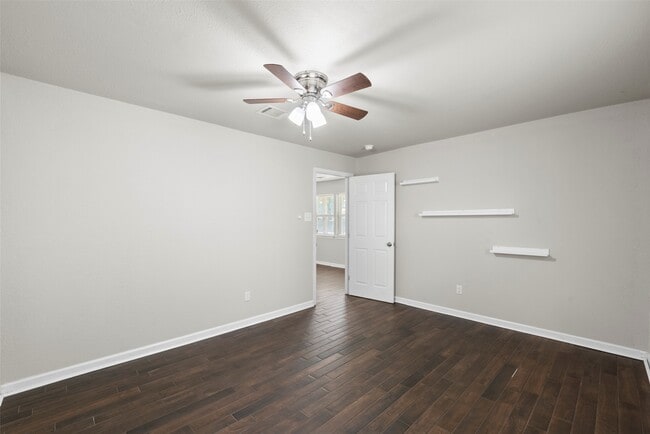 Building Photo - 709 E 41st St