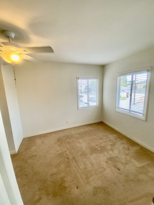 Building Photo - 4671 Westlawn Ave
