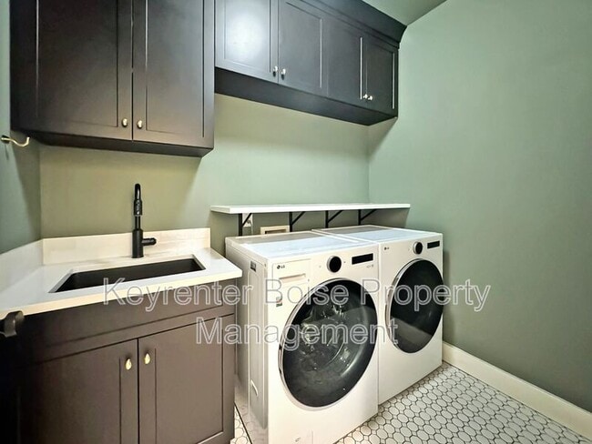 Building Photo - 1235 N Forestdale Pl