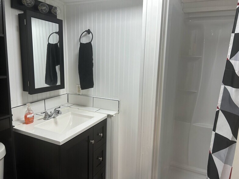 3rd bathroom - 1425 Harry St