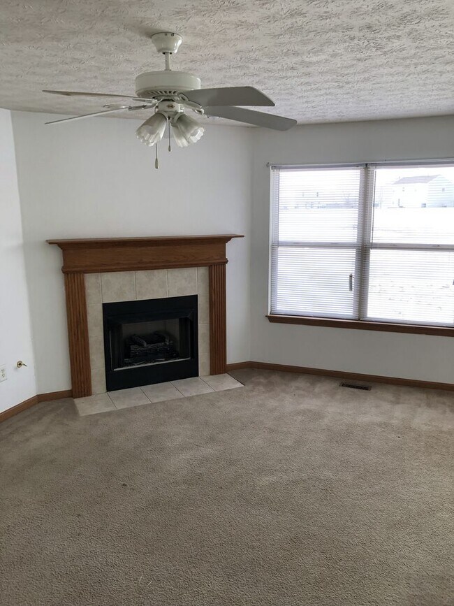 Building Photo - 2400 Hopkins Dr