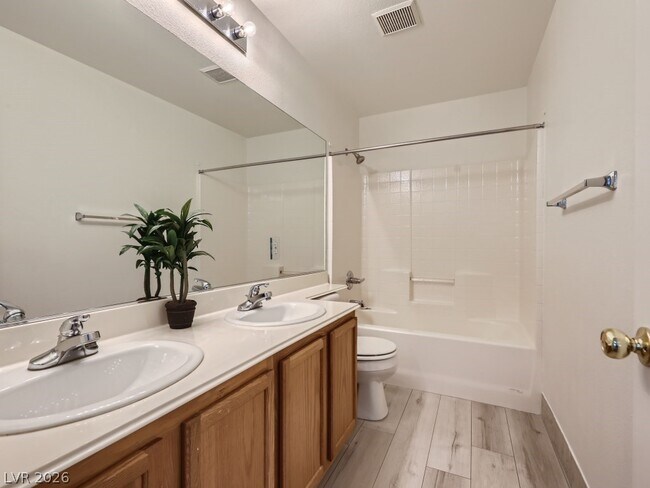 Building Photo - 1220 Swanbrooke Dr