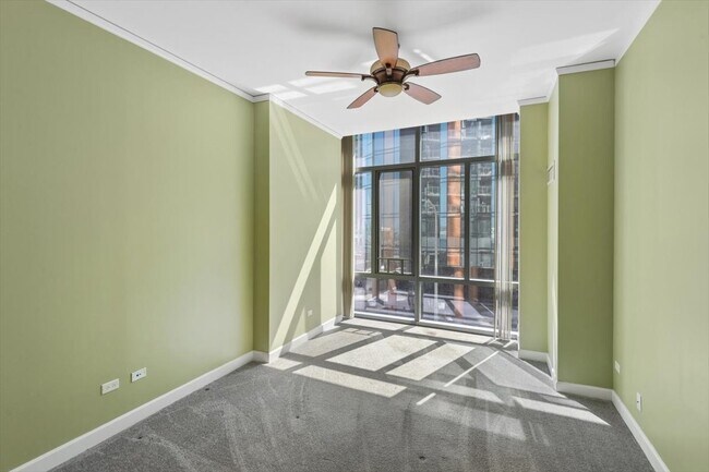 Building Photo - 450 E Waterside Dr