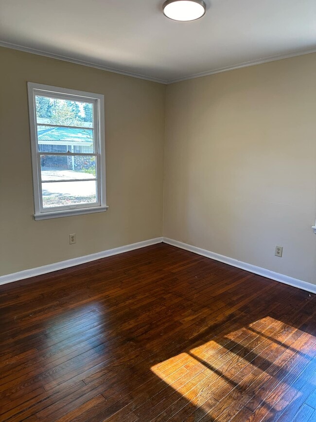 Building Photo - 617 Hibner St