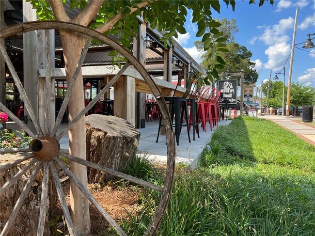 Building Photo - 9040 Main St