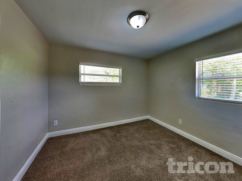 Building Photo - 808 Agnes Dr