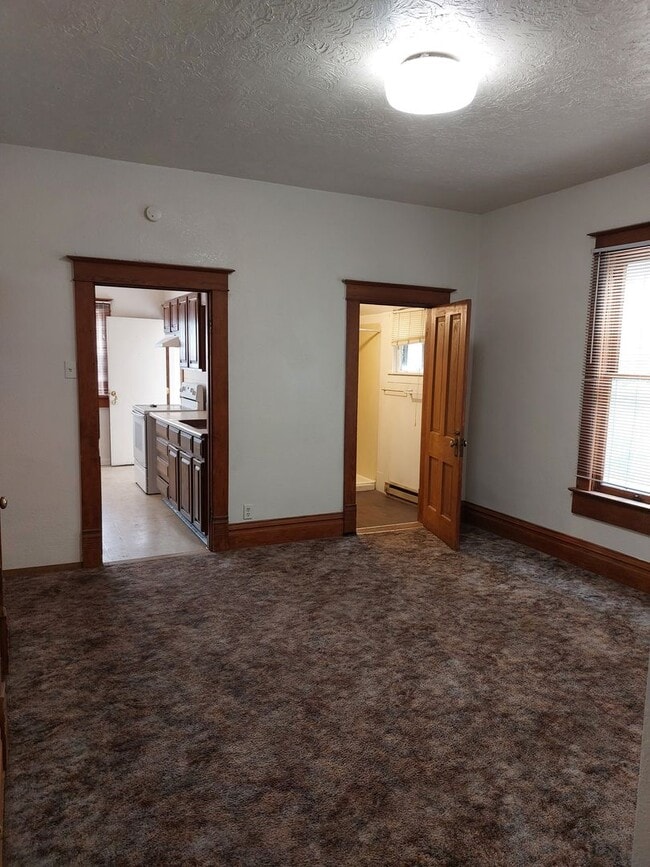 Building Photo - 1610 8th Ave