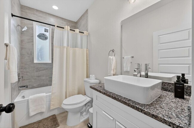 Building Photo - 2912 El Fenice Ln