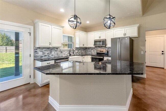 Building Photo - 123 Kikipua