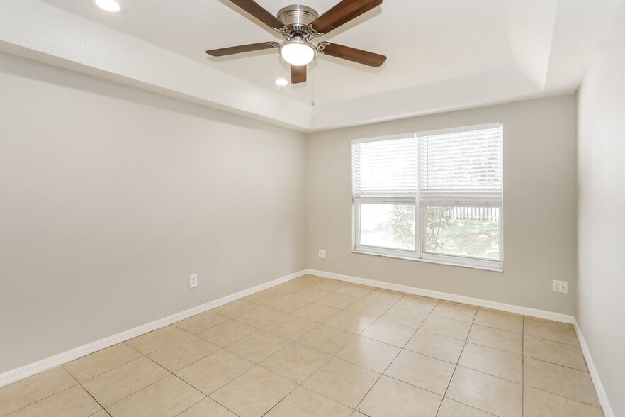 Building Photo - 8613 Hawbuck St