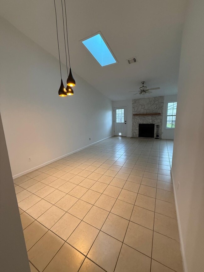 Building Photo - 11765 White Horse Rd