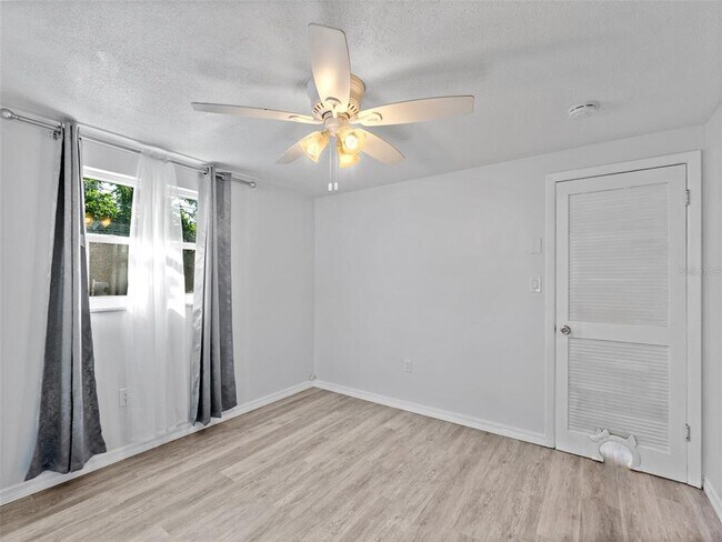 Building Photo - 4848 Picture Ave