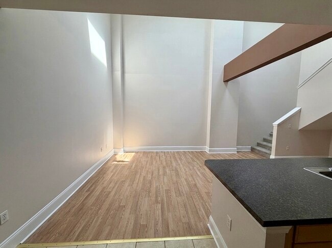 Building Photo - Adams Ave.