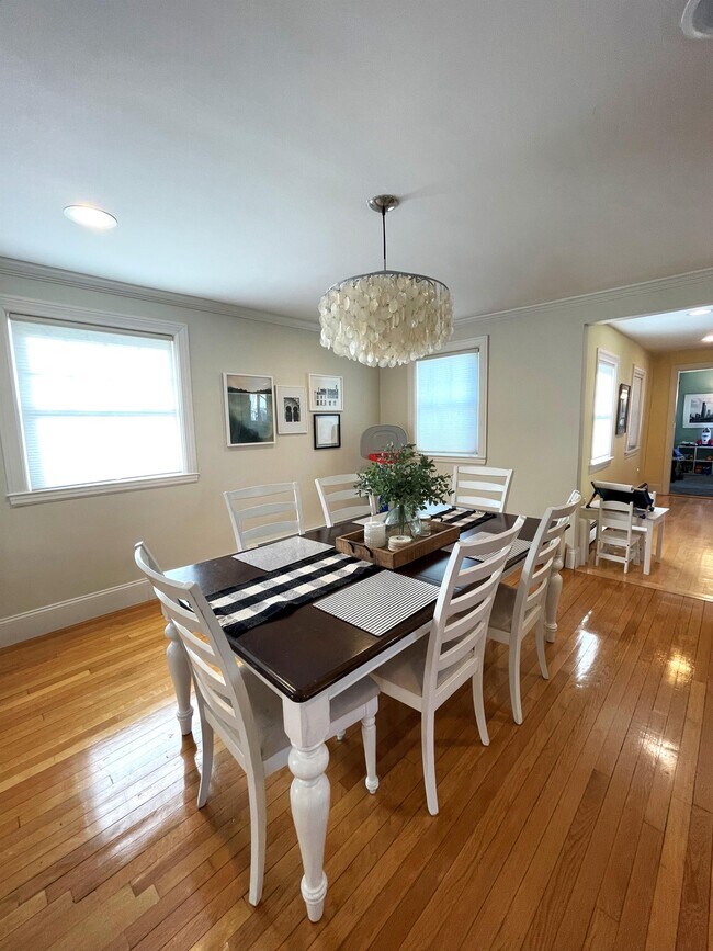 Building Photo - 36 Burroughs St