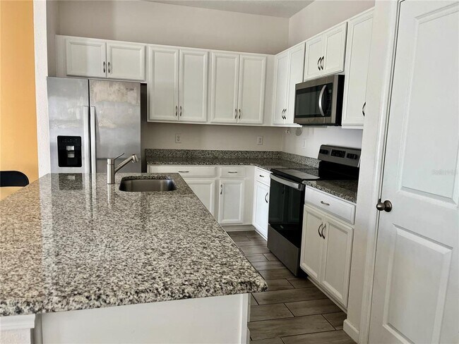 Building Photo - 421 Disa Dr