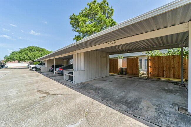 Building Photo - 9345 Westwood Village Dr