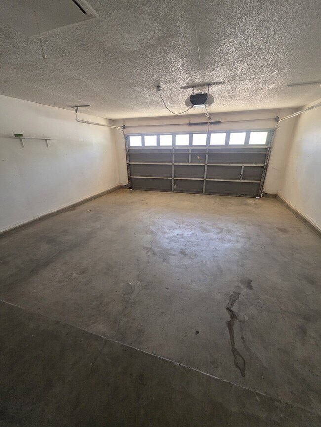Building Photo - 4 bed 2 bath home in Northgate