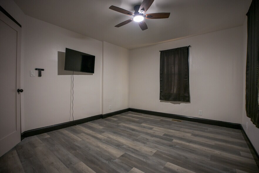 Building Photo - 111 E Garwood Ave