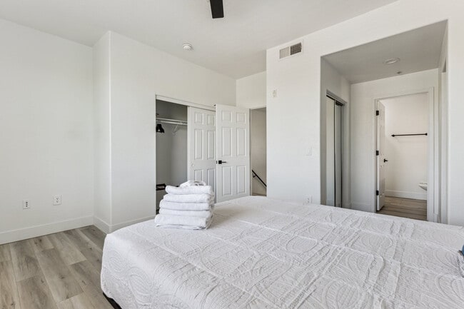 Building Photo - 6610 N 93rd Ave