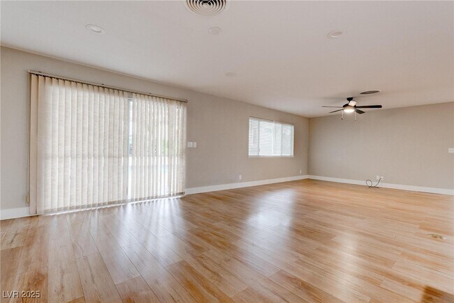Building Photo - 1404 Campbell Dr