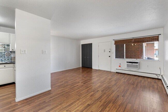 Building Photo - Charming Condo in Old Town – Prime Location!