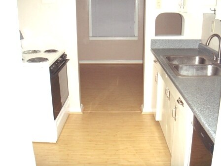 Building Photo - 13200 Fairhill Rd