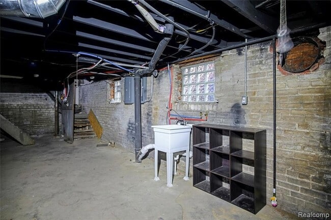 Building Photo - 900 Hazelwood St