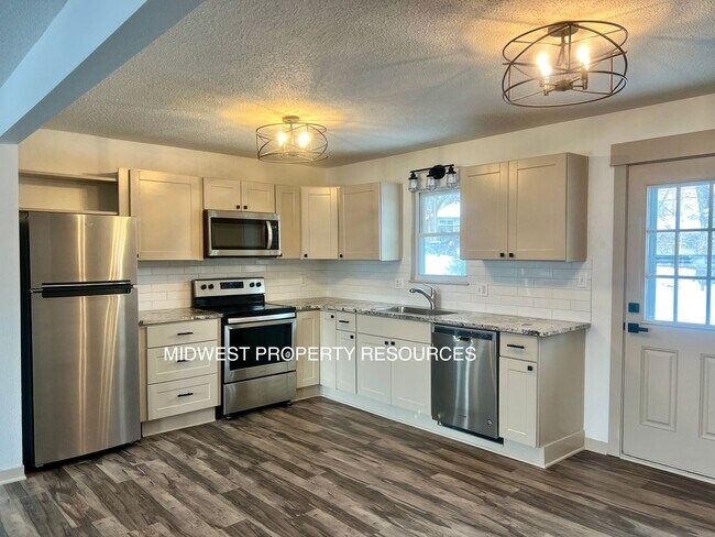Building Photo - Amazing 3 Bedroom Home!