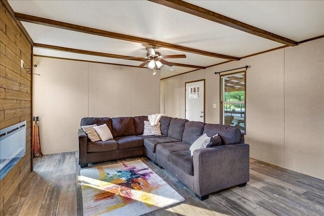 Building Photo - 409 Willow Dr