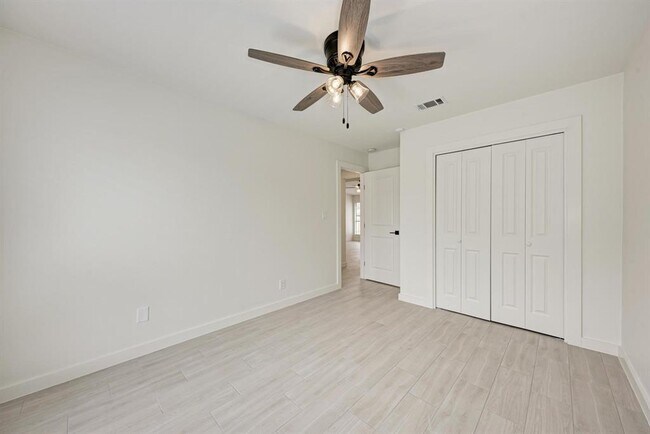 Building Photo - 4910 Wing Rd