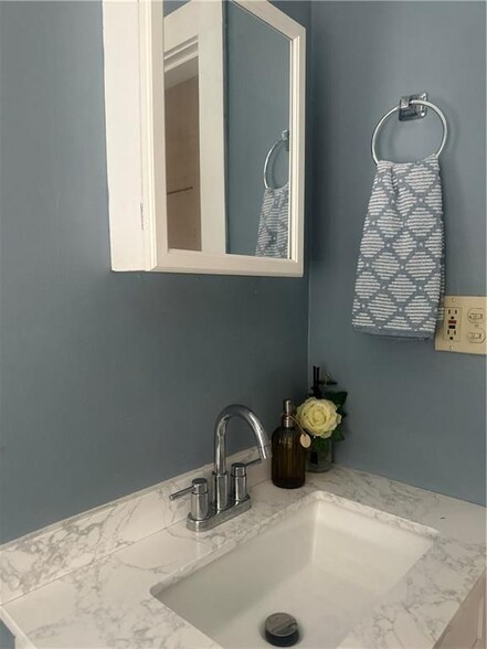 Building Photo - 481 Pine St