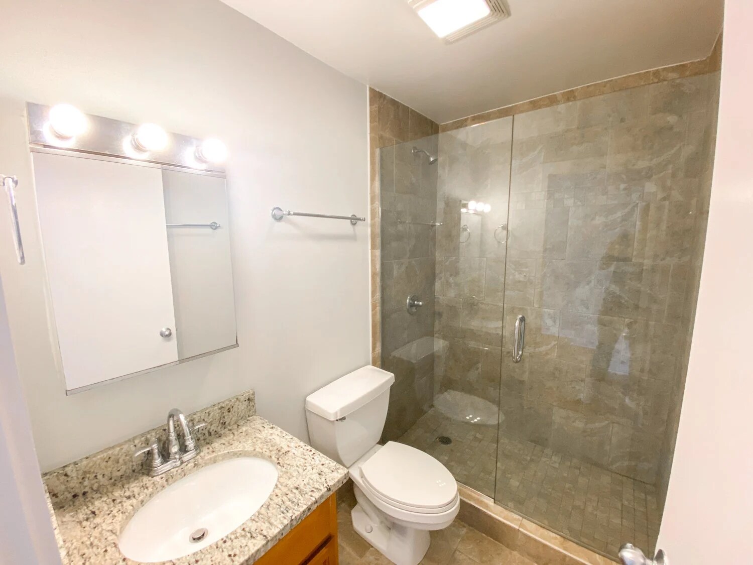 Building Photo - 1178 N Milwaukee Ave